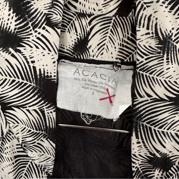 Acacia. Small. Long silk jacket. Palm print - Picture 5 of 6